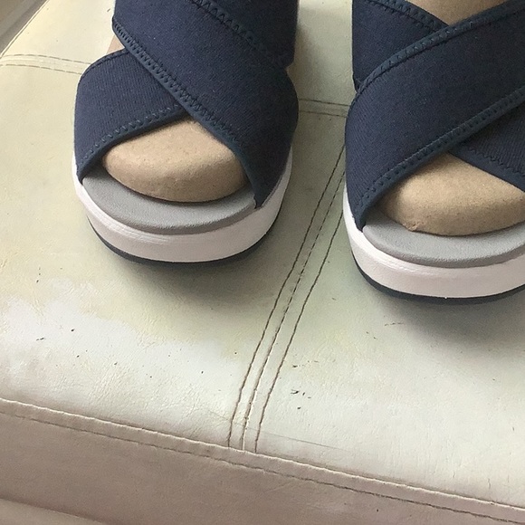 NWT cloudsteppers by Clark’s navy - Picture 4 of 9